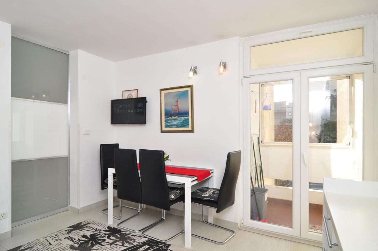 Full Equipped Flat Close To All Split Exterior foto