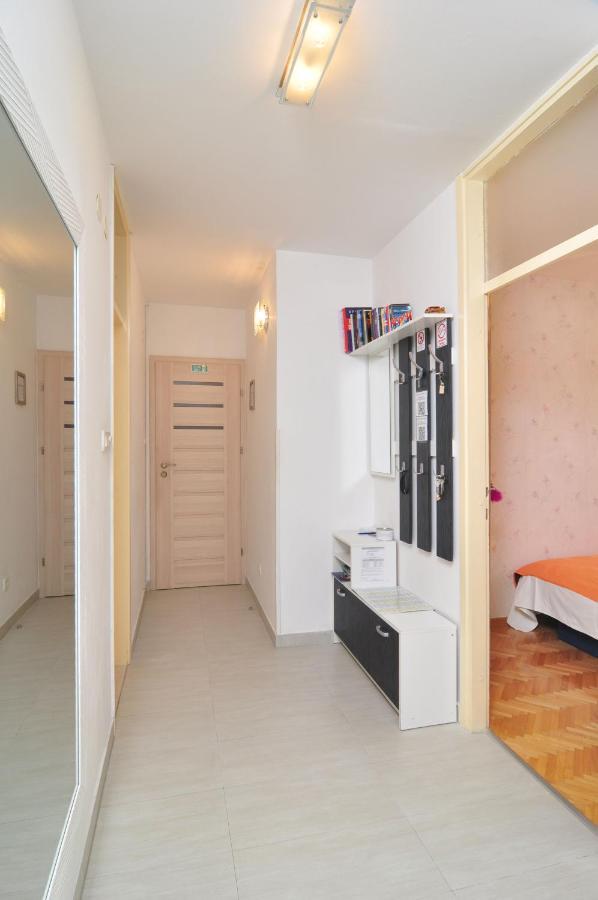 Full Equipped Flat Close To All Split Exterior foto