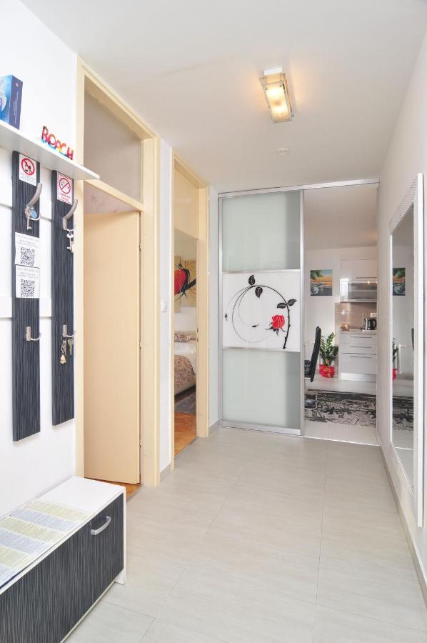 Full Equipped Flat Close To All Split Exterior foto